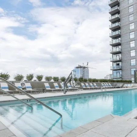 Deluxe Studio Apartment On Broadway